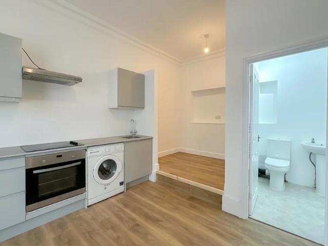 Flat for rent in London Borough of Lewisham, Forest Hill