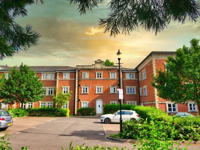 Flat for rent in Red Hill, Surrey