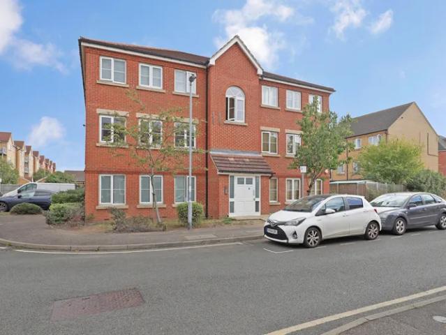 Flat for rent in London Borough of Barking and Dagenham, Greater London