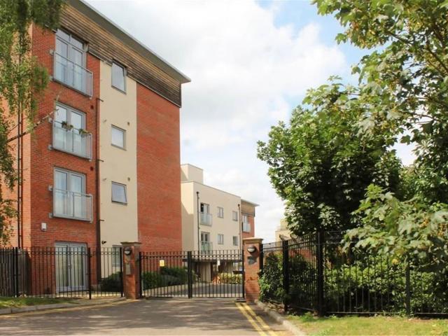 Flat for rent in London Borough of Barnet, Greater London