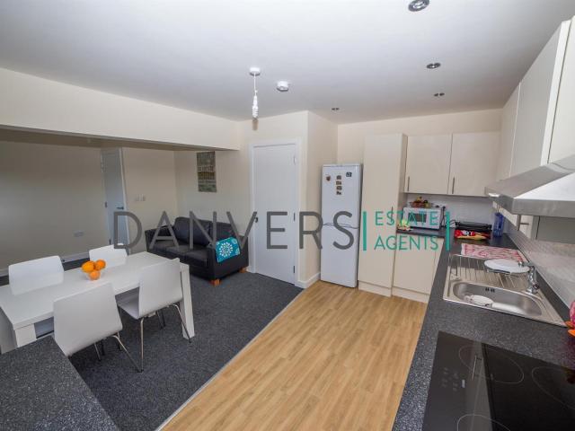 Flat for rent in Bede Island, Old Wharf