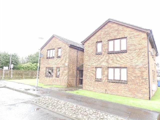 Flat for rent in Dean Park, Renfrew
