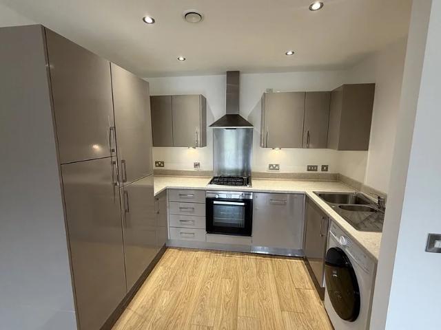 Flat for rent in New Southgate, Greater London