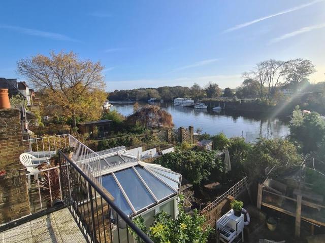 Flat for rent in Spelthorne, Surrey