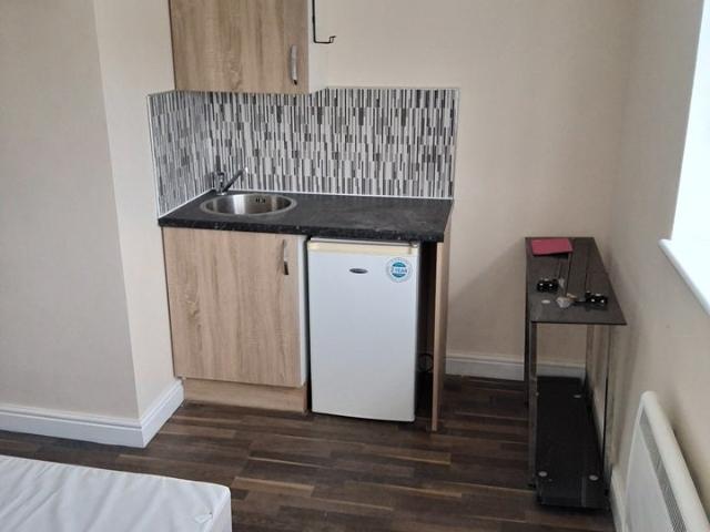 Flat for rent in London Borough of Hounslow, Hanworth