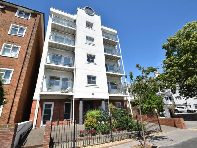 Flat for rent in Upperton, Eastbourne