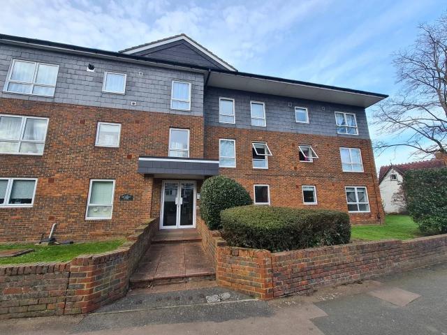 Flat for rent in Cuddington, Epsom and Ewell