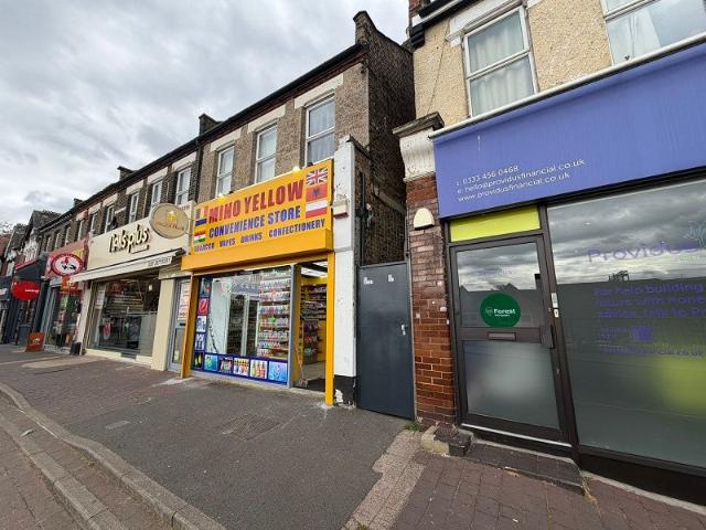 Flat for rent in Highams Park, Greater London
