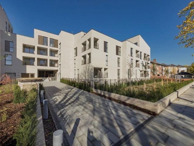 Flat for rent in Brondesbury, Greater London