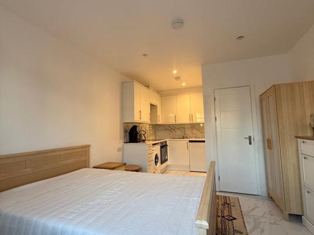 Flat for rent in Old Windsor