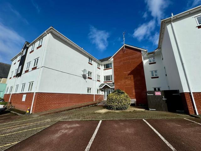 Flat for rent in Deans Hill, Wales