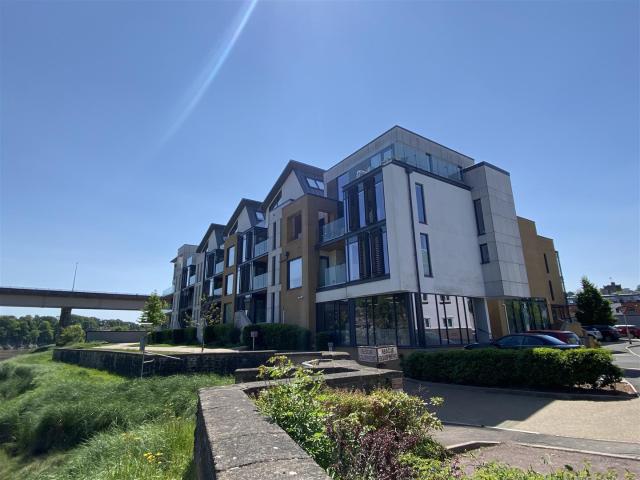 Flat for rent in Deans Hill, Wales