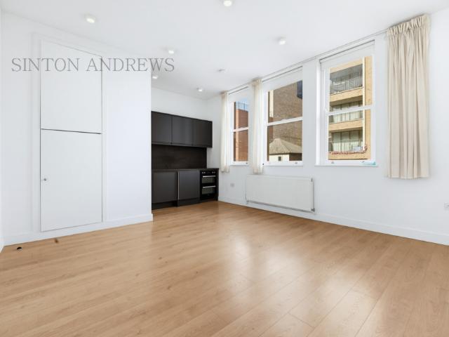 Apartment for rent in Roding Riverside, Greater London