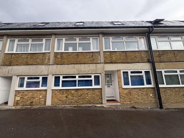 Flat for rent in London Borough of Sutton, Greater London