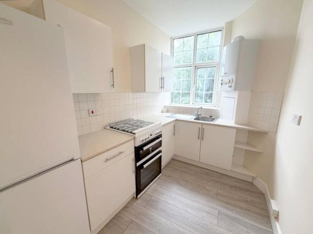 Flat for rent in Mill Hill, Greater London