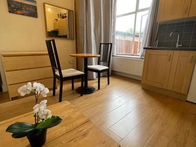 Flat for rent in Hendon, Greater London