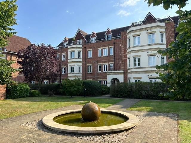 Flat for rent in Westborough, Surrey