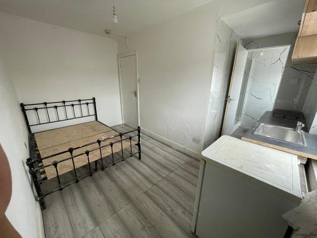 Flat for rent in London Borough of Ealing, Greater London