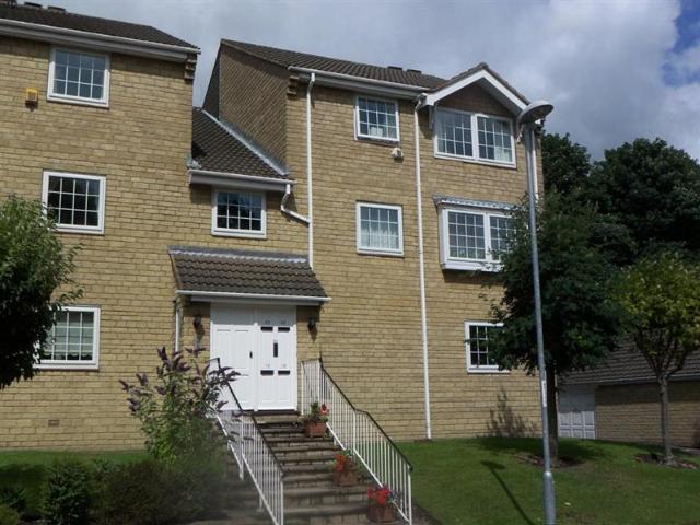 Flat for rent in Alwoodley Park, Leeds