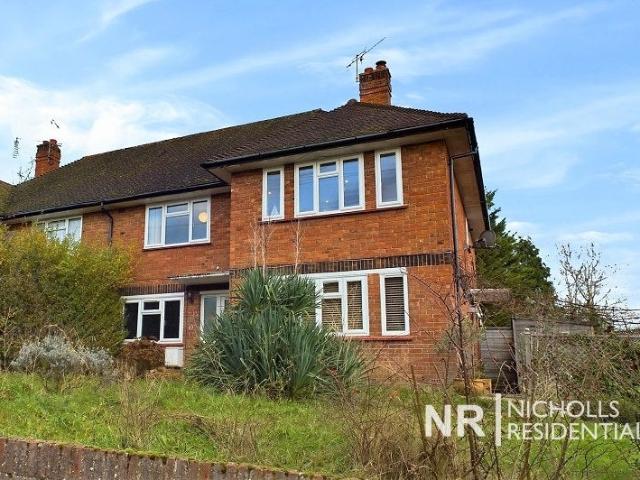 Flat for rent in The Wells, Surrey