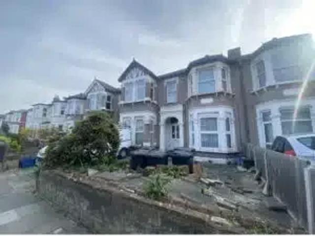 Flat for rent in Gants Hill, Greater London