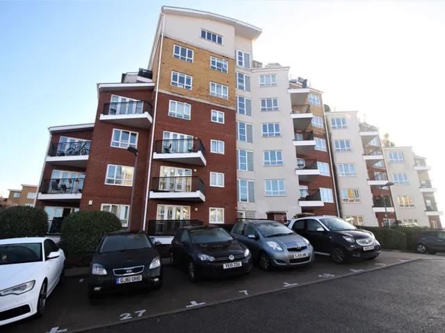 Flat for rent in Holywell Estate, North Watford