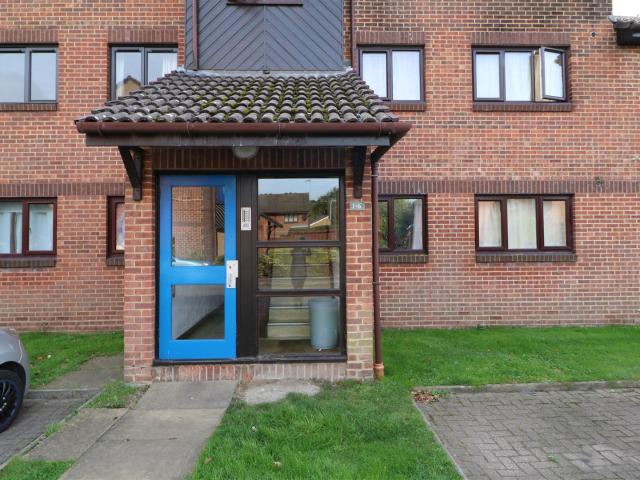 Flat for rent in Broadwater Down, Sandown Park