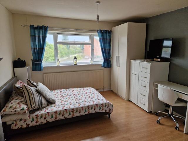 Flat for rent in Armitage with Handsacre, Boley Park