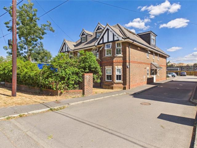 Flat for rent in Theale, West Berkshire
