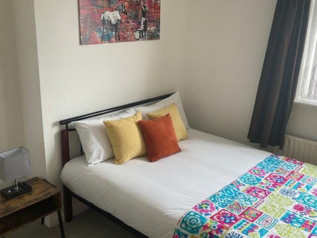 Flat for rent in London Borough of Ealing, Greater London