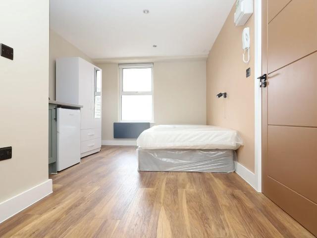 Flat for rent in London Borough of Harrow, Greater London