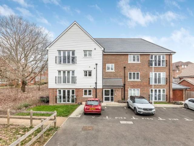 Flat for rent in Ansty and Staplefield, Mid Sussex