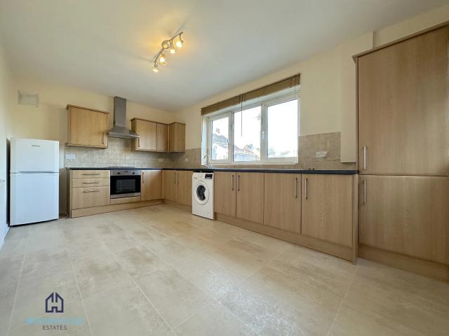 Flat for rent in New Southgate, Greater London