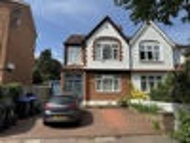 Flat for rent in New Southgate, Greater London