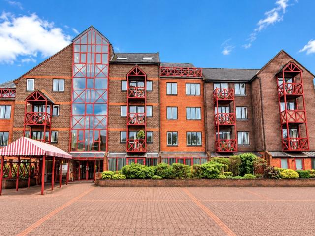 Flat for rent in Guildford Park, Guildford