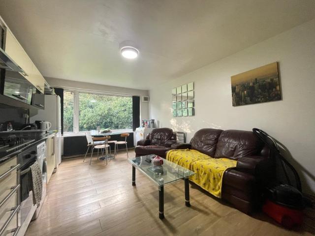 Flat for rent in Headingley Hill, Leeds