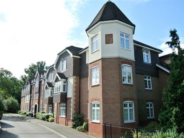Apartment for rent in Addlestone, Runnymede