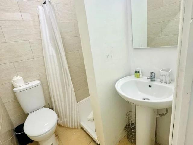 Flat for rent in Fernhill, Bury