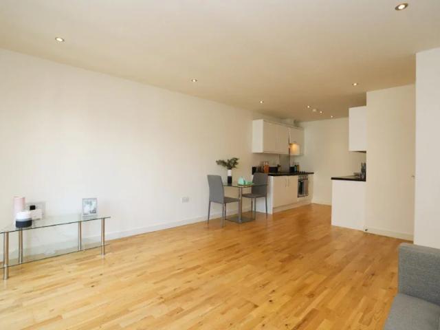 Flat for rent in Fernhill, Bury