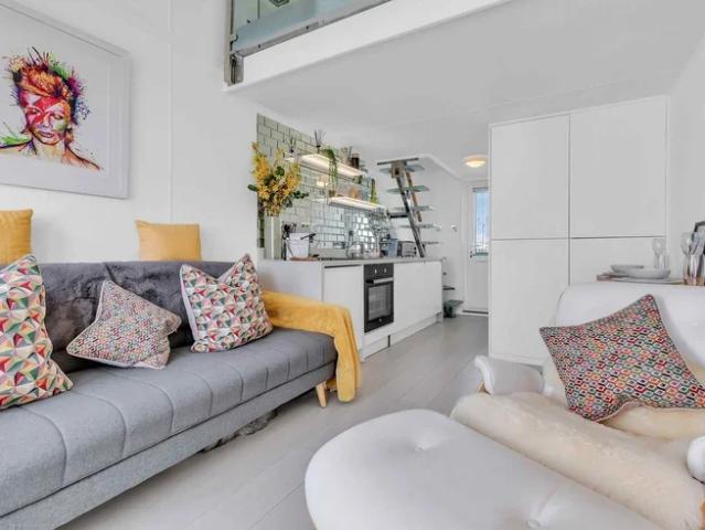 Flat for rent in Roedean
