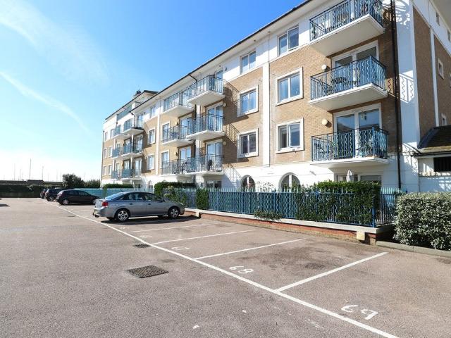 Flat for rent in Roedean