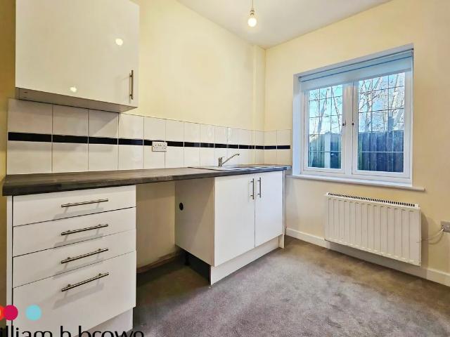 Flat for rent in Weeley, Dale Hill
