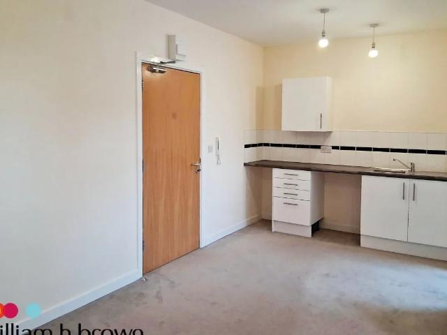 Flat for rent in Weeley, Dale Hill