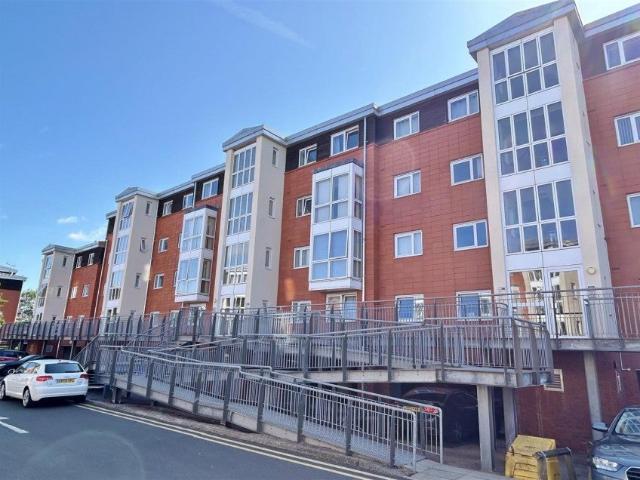Flat for rent in Staynor Hall, Selby