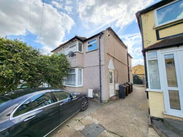 Flat for rent in London Borough of Barking and Dagenham, Greater London