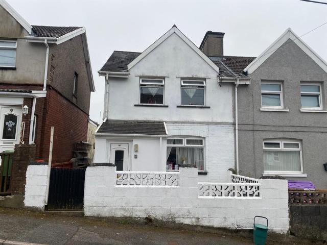 Flat for rent in Gilfach Goch, Hendreforgan