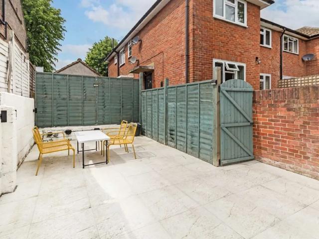 Flat for rent in London Borough of Hounslow, Greater London