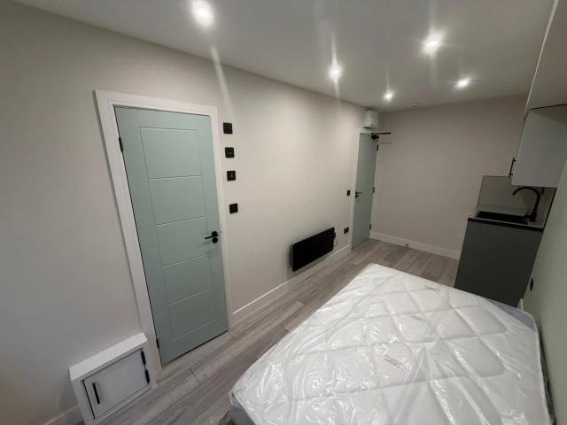 Flat for rent in Gidea Park, Greater London