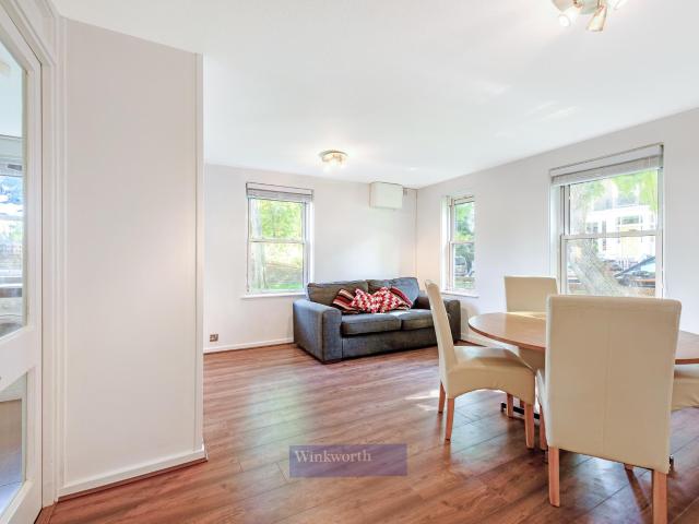 Flat for rent in Stockwell Park, Greater London