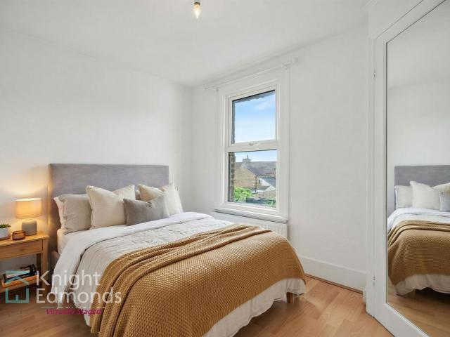 Flat for rent in Ringlestone, Midway
